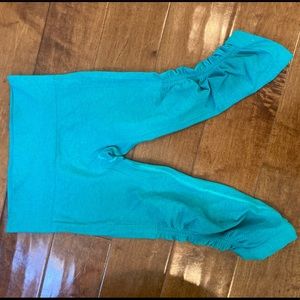 Cutest cropped light blue Lululemon leggings!
